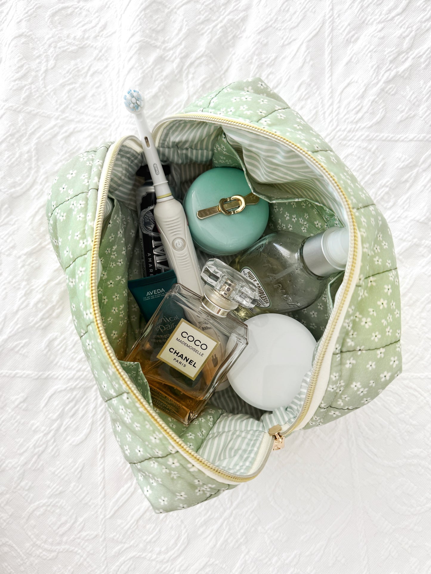 Green Daisies Carry All Pouch Deluxe Size