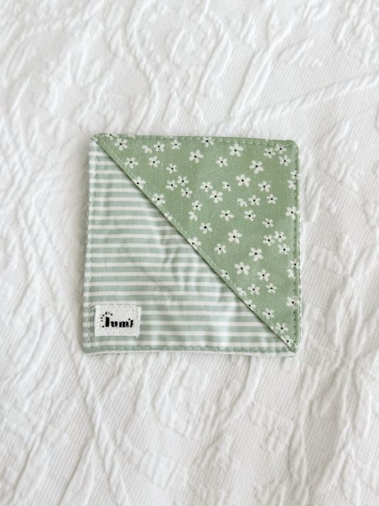 Green Daisies Corner Bookmark