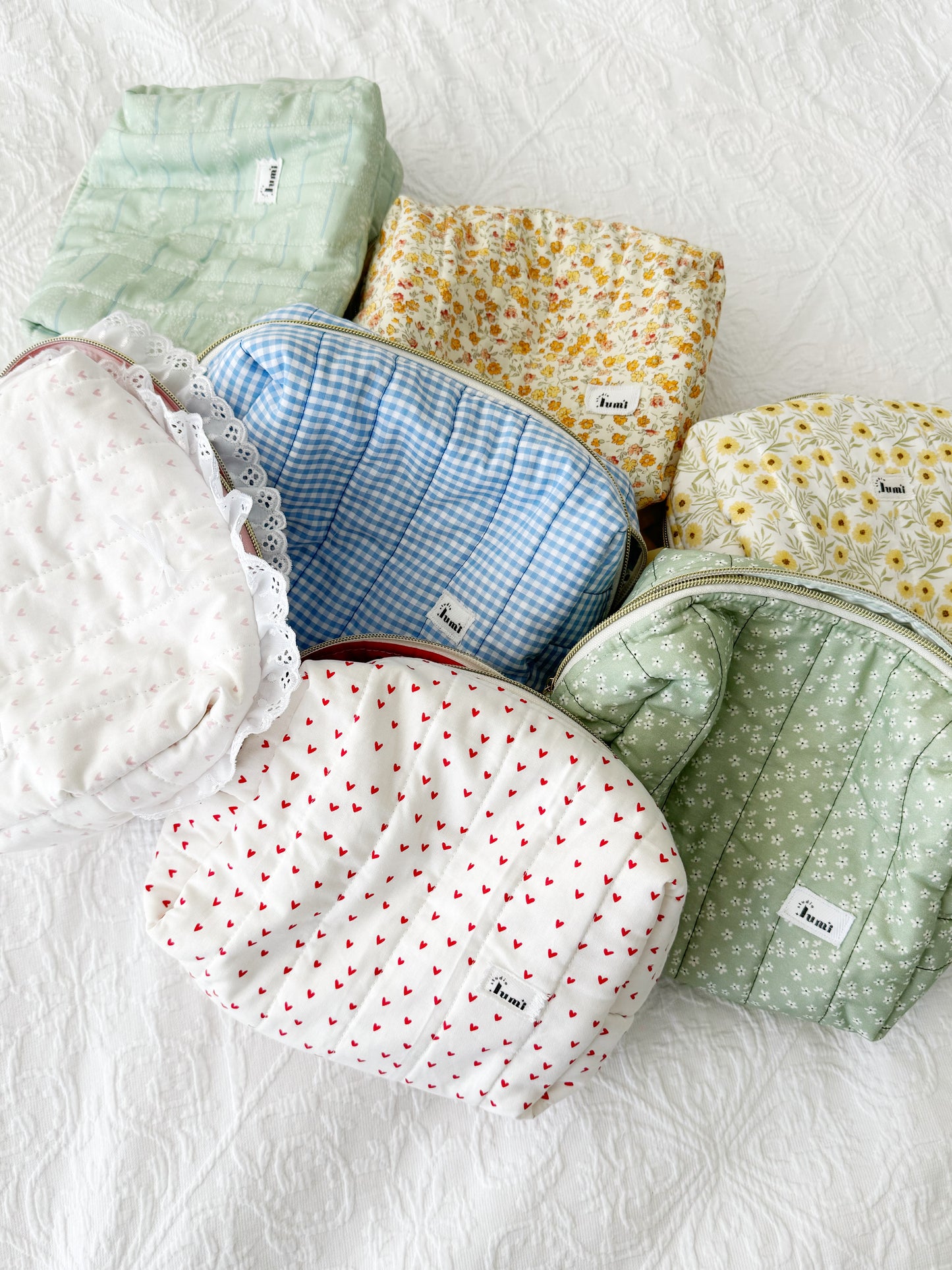 Green Daisies Carry All Pouch Deluxe Size